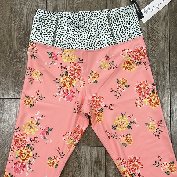 Nanette Lepore Floral Active  Legging’s - Picture 2 of 7